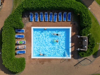 Außenpool Sauna Moor-Therme.jpg