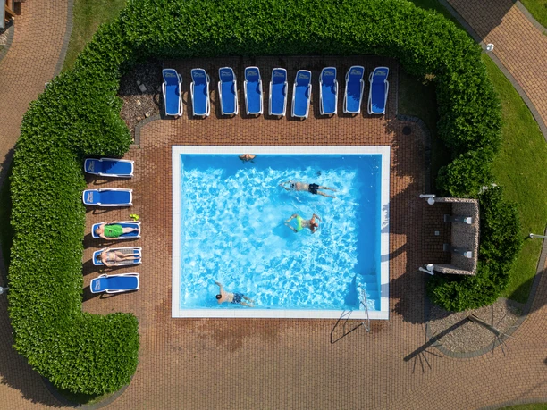 Außenpool Sauna Moor-Therme.jpg