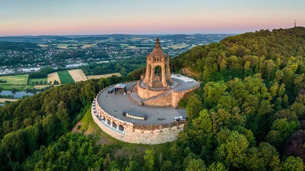 Kaiser-Wilhelm-Denkmal Luftaufnahme vorn Kaiser-Wilhelm-Denkmal Luftaufnahme vorn
