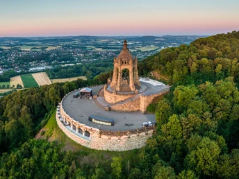 Kaiser-Wilhelm-Denkmal Luftaufnahme vorn Kaiser-Wilhelm-Denkmal Luftaufnahme vorn
