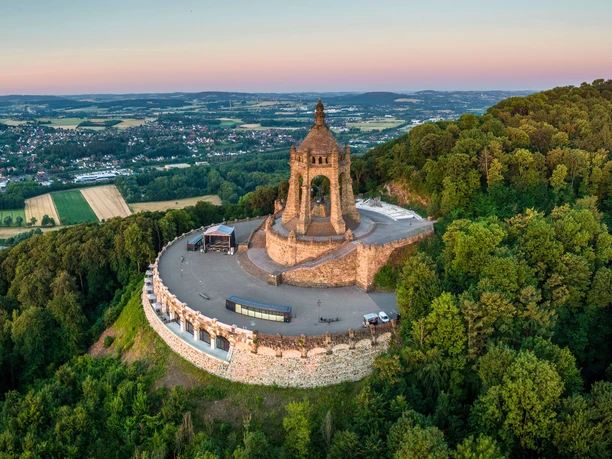 Kaiser-Wilhelm-Denkmal Luftaufnahme vorn Kaiser-Wilhelm-Denkmal Luftaufnahme vorn