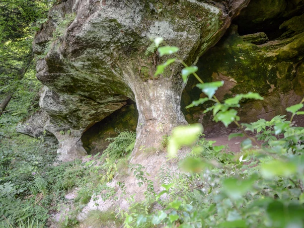 Großes Loch und Teufelskammern