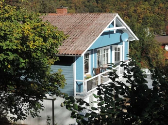 Der große Balkon von wo aus Sie den wunderbaren Seeblick genießen können
