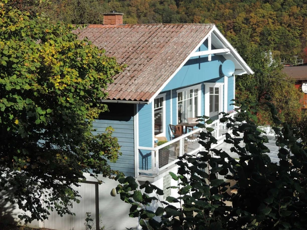 Der große Balkon von wo aus Sie den wunderbaren Seeblick genießen können