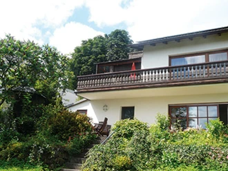 Blick aus dem Garten auf unser Haus, ###br###die Ferienwohnung liegt im EG