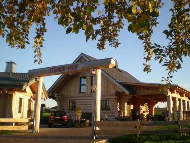 Einfahrt Steirer-Hof