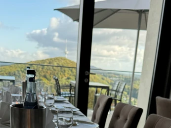 Restaurant Bella Vista am Kaiser Ausblick vom Tisch zum Fernsehturm Restaurant Bella Vista am Kaiser Ausblick vom Tisch zum Fernsehturm