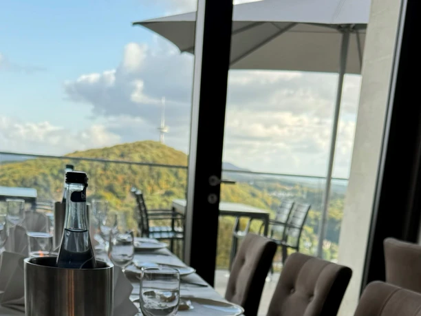 Restaurant Bella Vista am Kaiser Ausblick vom Tisch zum Fernsehturm Restaurant Bella Vista am Kaiser Ausblick vom Tisch zum Fernsehturm