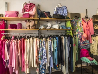 Anziehend Bekleidung Innenansicht Anziehend Bekleidung Innenansicht