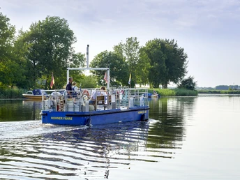 Hohner Fähre auf der Eider