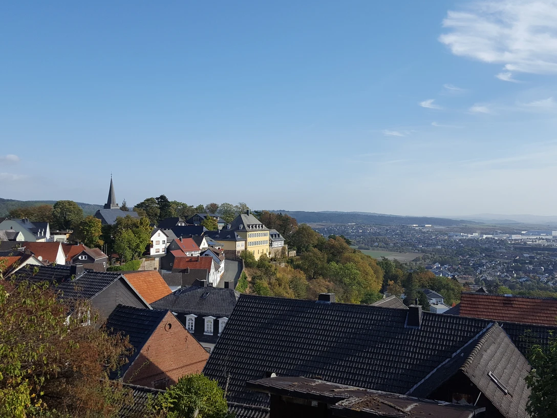 Blick auf die Neuburg in Battenberg (Eder)