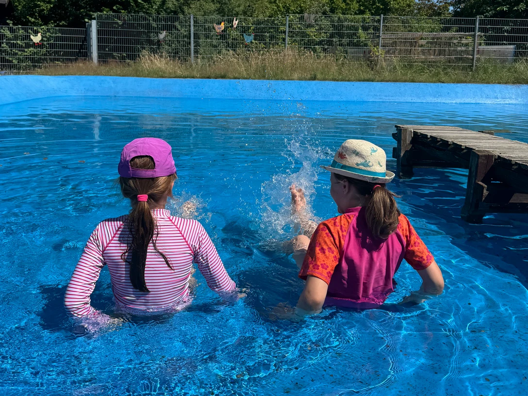 Pool Aktivspielplatz Fallersleben.JPG Pool beim Aktivspielplatz Fallersleben