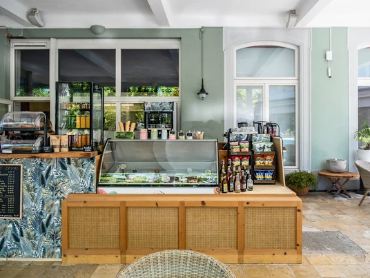 Café Brüh_Hotel Terrasse.jpg