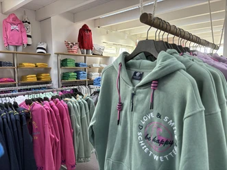 Sweater im Schietwetter Outlet am Lister Hafen
