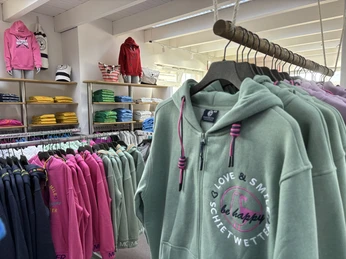 Sweater im Schietwetter Outlet am Lister Hafen