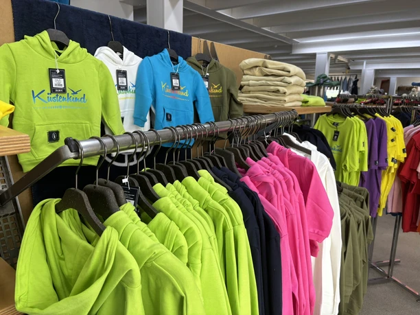 Kinderkleidung im Schietwetter Outlet am Lister Hafen.JPEG