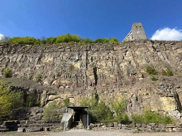 Schillat-Höhle Steilwand Schillat-Höhle Steilwand