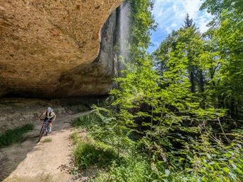 Tourabschnitte führen durch Nagelfluh-Gestein