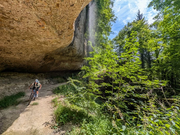 Tourabschnitte führen durch Nagelfluh-Gestein