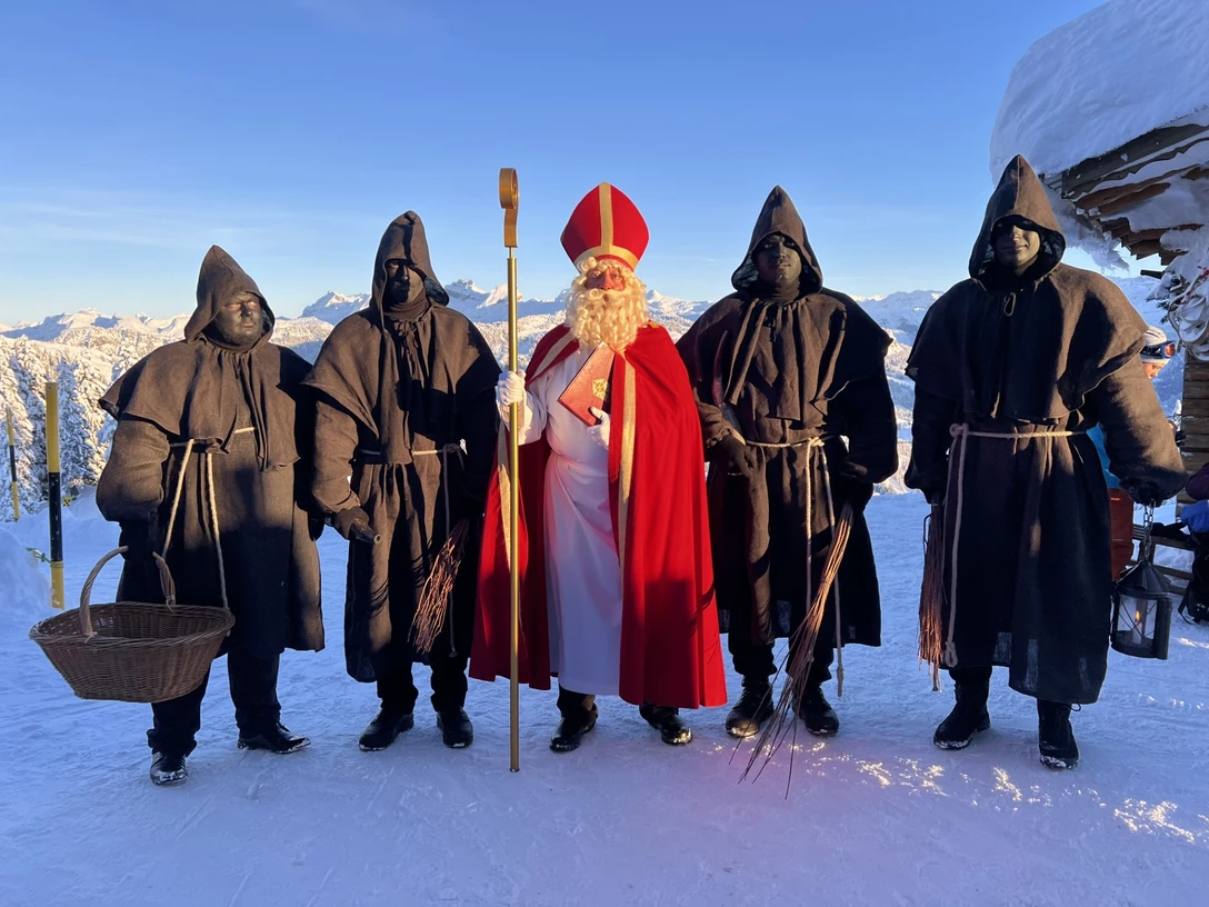 Samichlaus und Schmutzli auf der Rotenflue