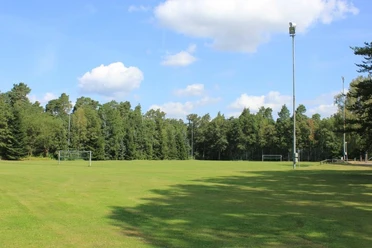 Sportplatz_in_Huetzel.JPG Sportplatz in Hützel