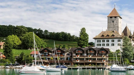 hotel-seegarten-marina-spiez-bucht-schloss-rebberge.jpg