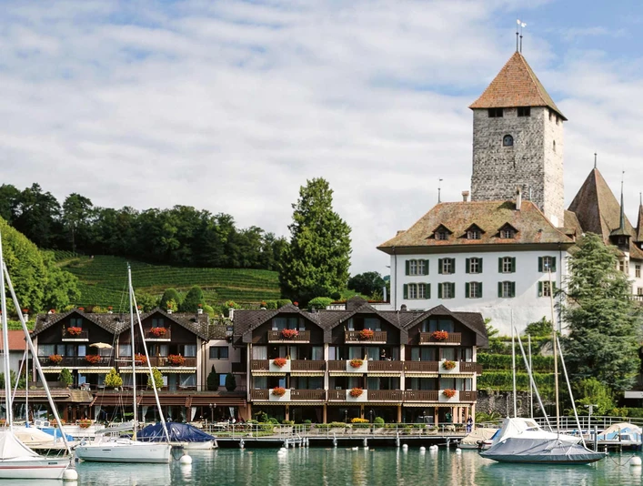 hotel-seegarten-marina-spiez-bucht-schloss-rebberge.jpg