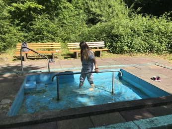 Wassertretbecken Breuna - Gemeinde Breuna (1)