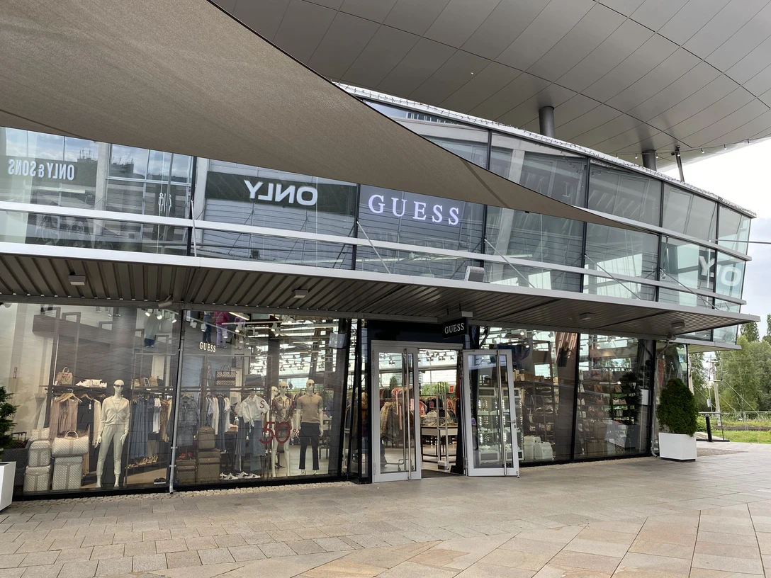 Außenansicht_GUESS.jpg