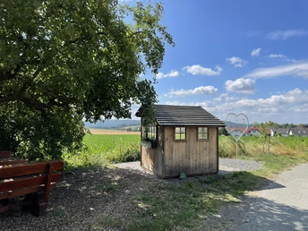 Schutzhütte und Herz fürs Liebesschlösser auf dem Estenbergrundweg 1