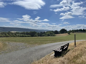 Sitzbank und Aussicht von dem Estenberg Rundweg 3