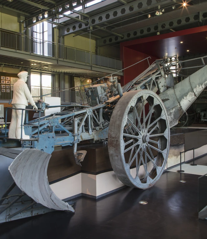 Emsland Moormuseum in Geeste – Tiefpflug Mammut von der Firma W. Ottomeyer ©Emsland Tourismus GmbH, Holger Leue – XL.jpg