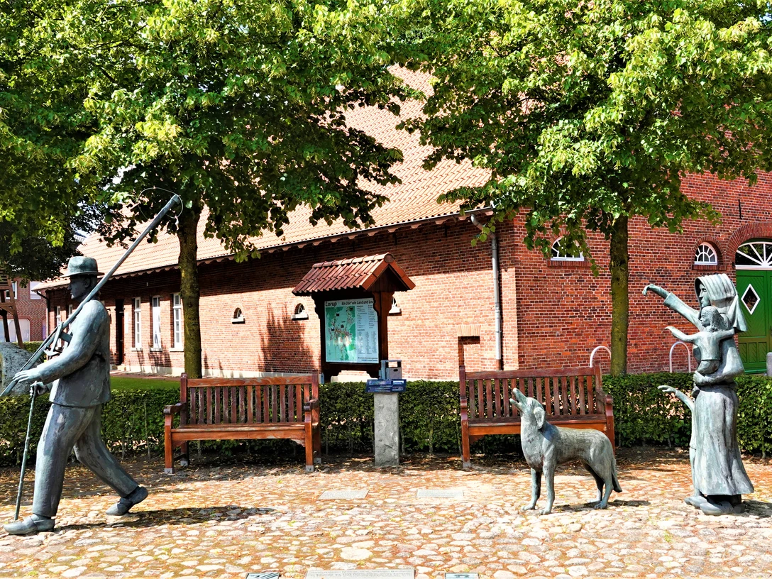 Krulls Hus in Lorup: Wo heute das gut 100 Jahre alte Heimathaus steht, gibt es seit mindestens 1000 Jahren eine Hofstelle, die zwischen 1749 und 1982 der Familie Krull gehörte – ein guter Ort also, um die Dorf-Geschichte zu bewahren.