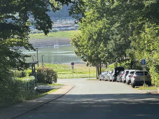 Parkplatz Rehbach mit Blick zum Edersee