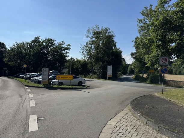Oberer Parkplatz, Einfahrt nach Rehbach