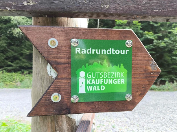 Schild_Radrundtour_Gutsbezirk_Kaufunger_Wald_2024
