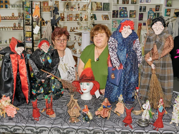 Hexenmanufaktur Thale Die Schöpferinnen der beliebten Thalenser Brockenhexen mit ihren Kreationen.