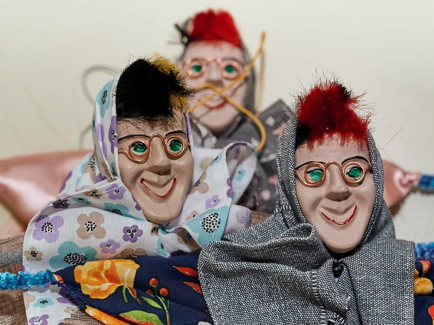 Hexenmanufaktur Thale - kleine Hexen Sie sind bunt, individuell, mal groß, mal klein und immer mit Besen und einem freundlichen Lächeln.