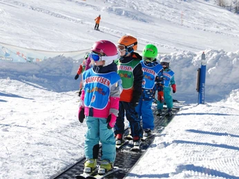 skischule-diemtigtal-kinder-transport-teppich-rollband.jpg