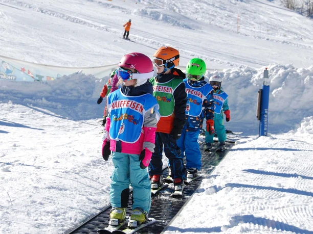 skischule-diemtigtal-kinder-transport-teppich-rollband.jpg