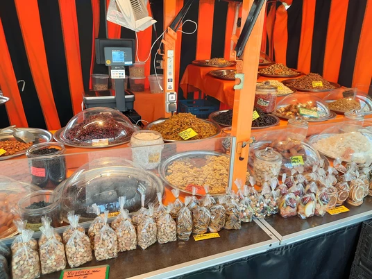 Stand Nüsse, Trockenfrüchte Innenstadt