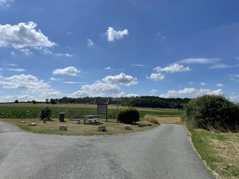 Rastplatz und Informationstafel auf dem Estenberg Rundweg 3