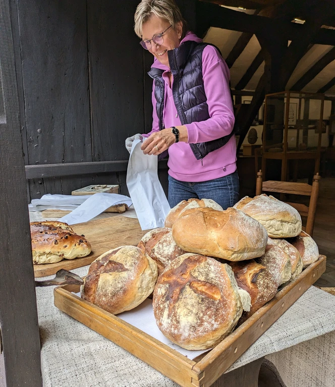 Brot aus dem Backhaus ist beliebt.jpg