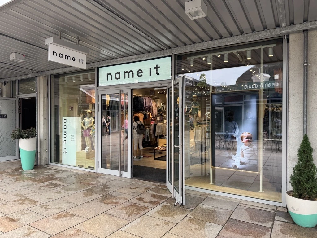 Außenansicht NAME IT Outlet Shop