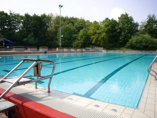 Freibad Im Kleinen Felde Herford - Freizeitbetriebe Stadtwerke Herford (1).jpg