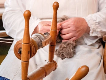 Spinnhandwerk im Café Alt-Willingen Spinnhandwerk im Café Alt-Willingen