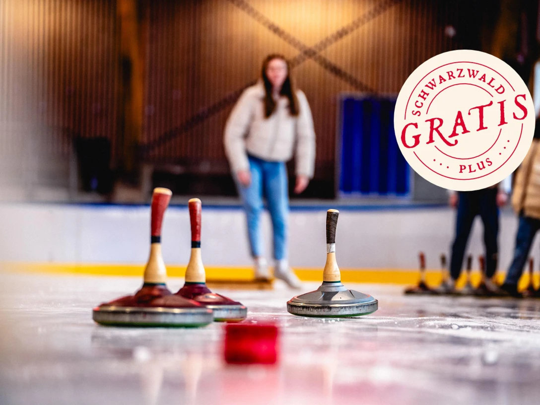 Eisstockschießen in der Eislaufhalle Baiersbronn