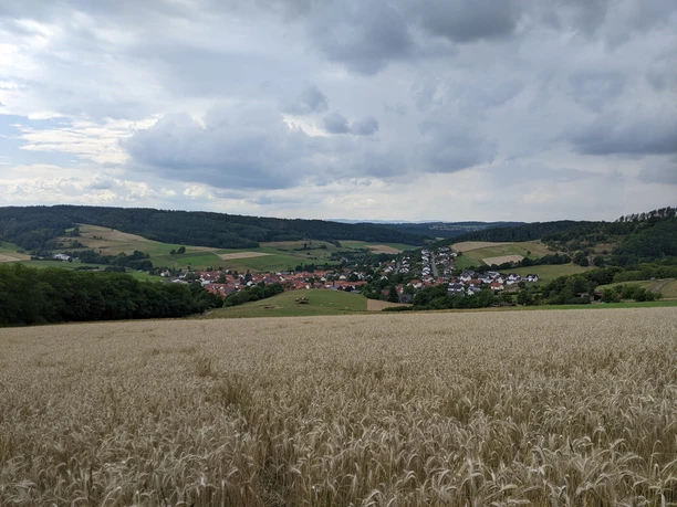 Blick auf Altenlotheim am Lorfetal Rundweg 1