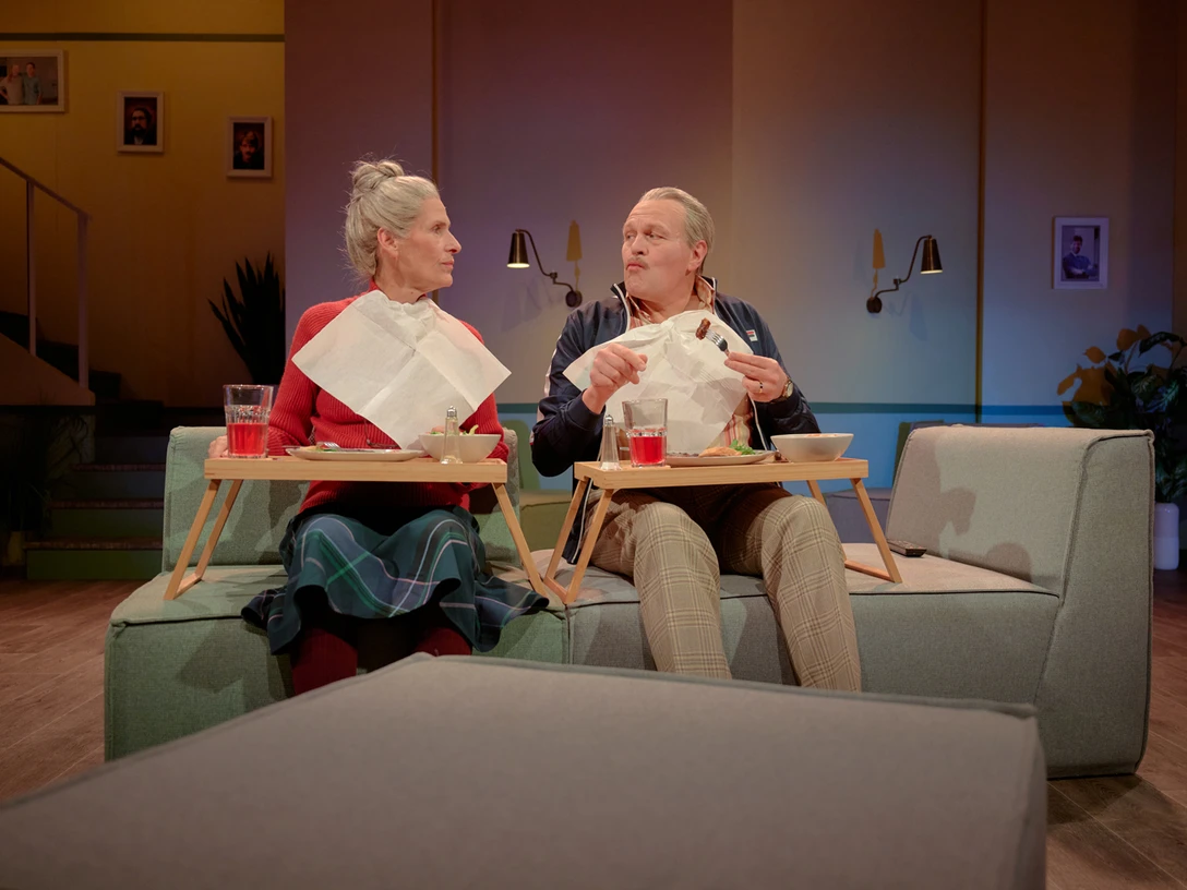 Produktionsfotos "Rosige Aussichten" (Grand Horizons) Theater Bielefeld SZ 24-25