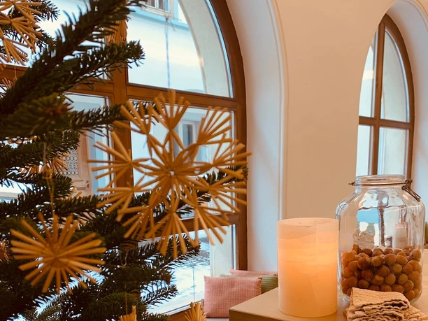 Prepare Christmas snacks and Christmas cookies yourself